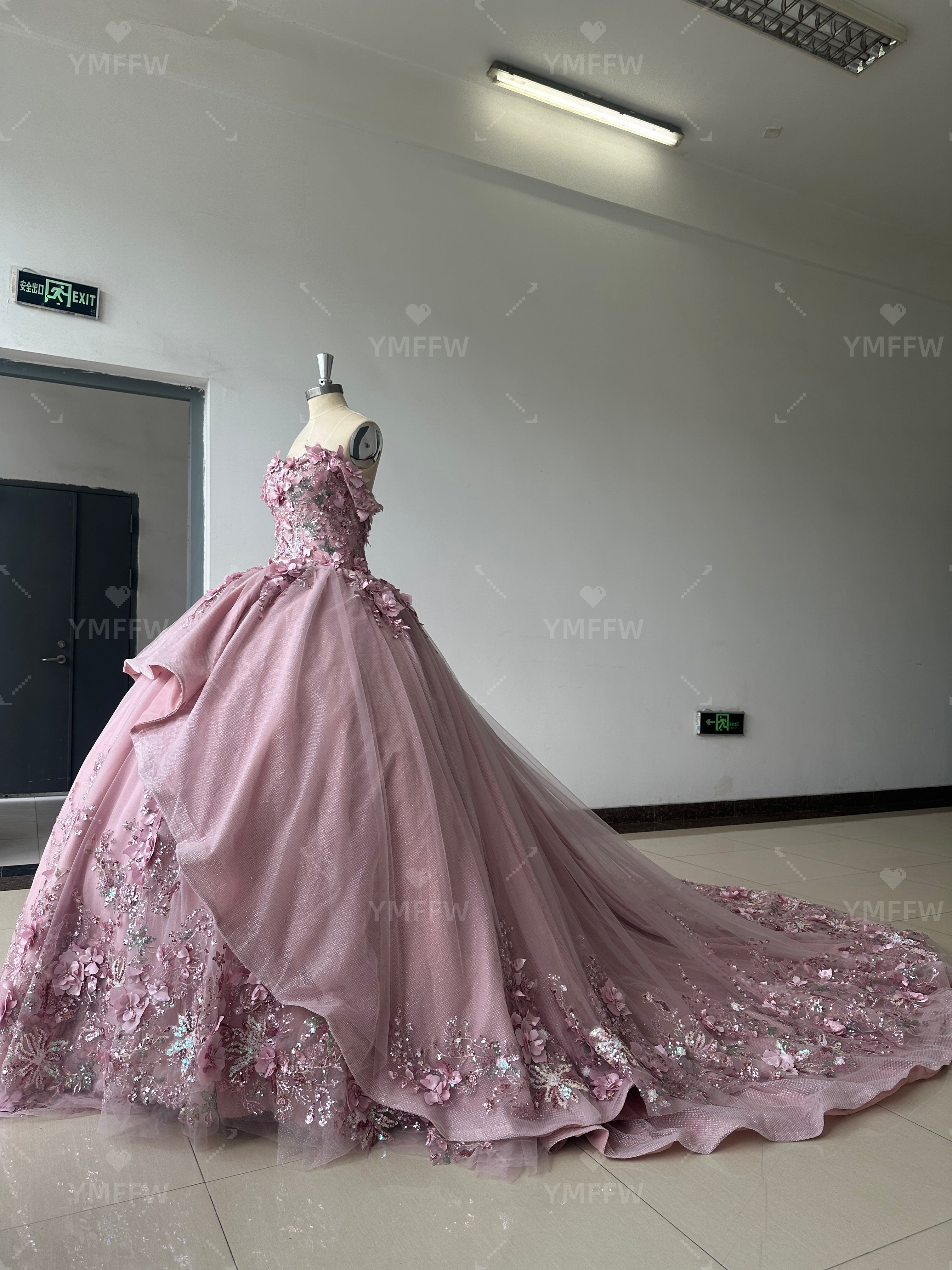 Vestido de Quinceañera Azul Marino con Lentejuelas, Apliques de Cuentas, Brillos y Escote Bardot YQ1055