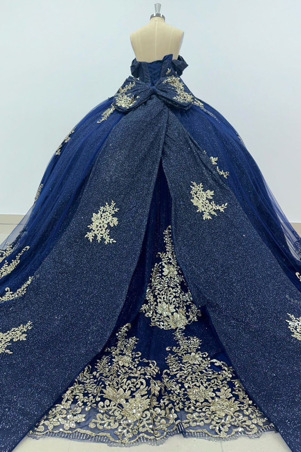 Off Shoulder Sleeveless Beaded Gold Appliques Bow Knot Glitter Navy Quinceañera Dress Y1007