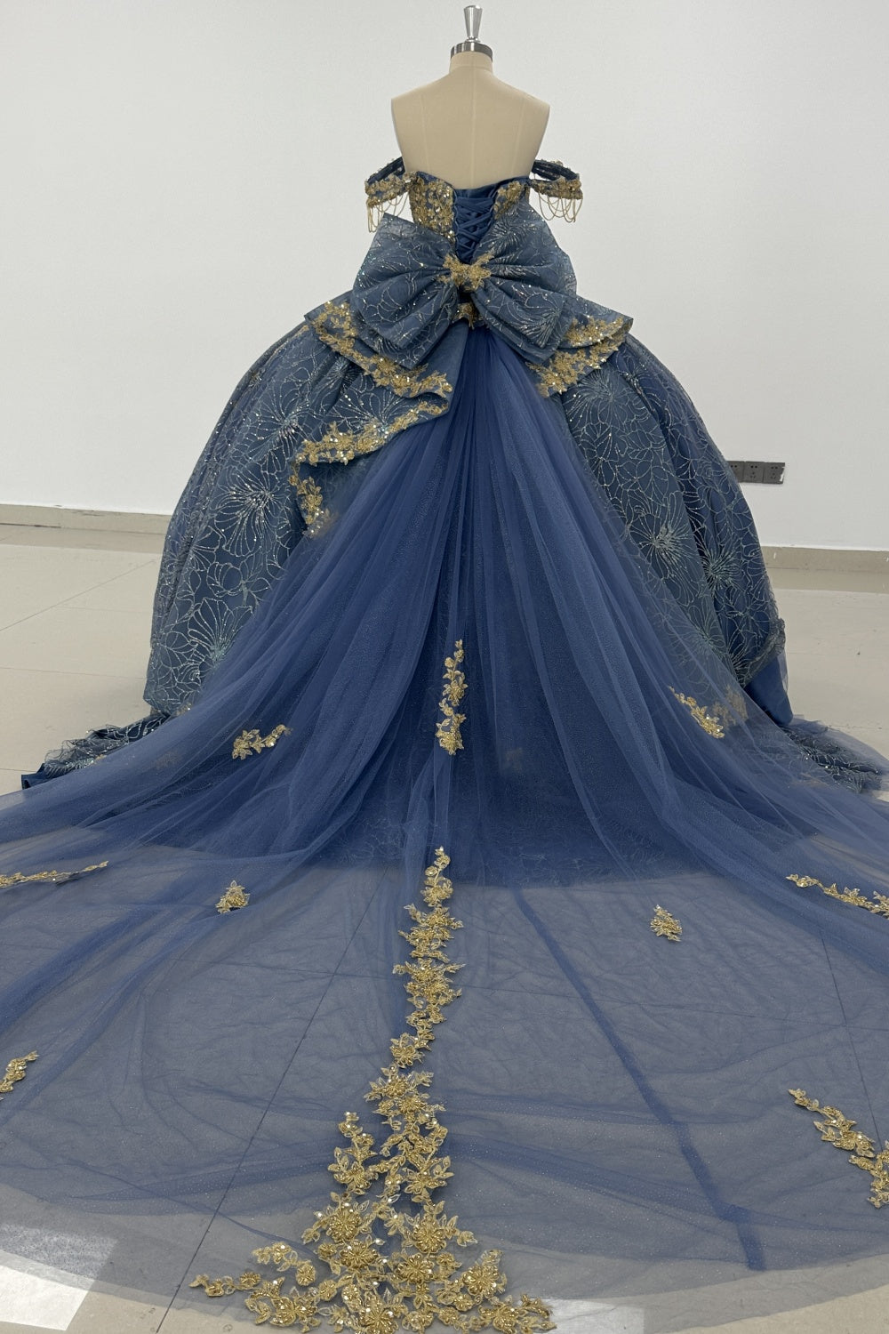 Off Shoulder Sleeveless Beaded Sequins Appliques Detachable Train Ruffles Bow Knot Haze Blue Quinceañera Dress Y1008