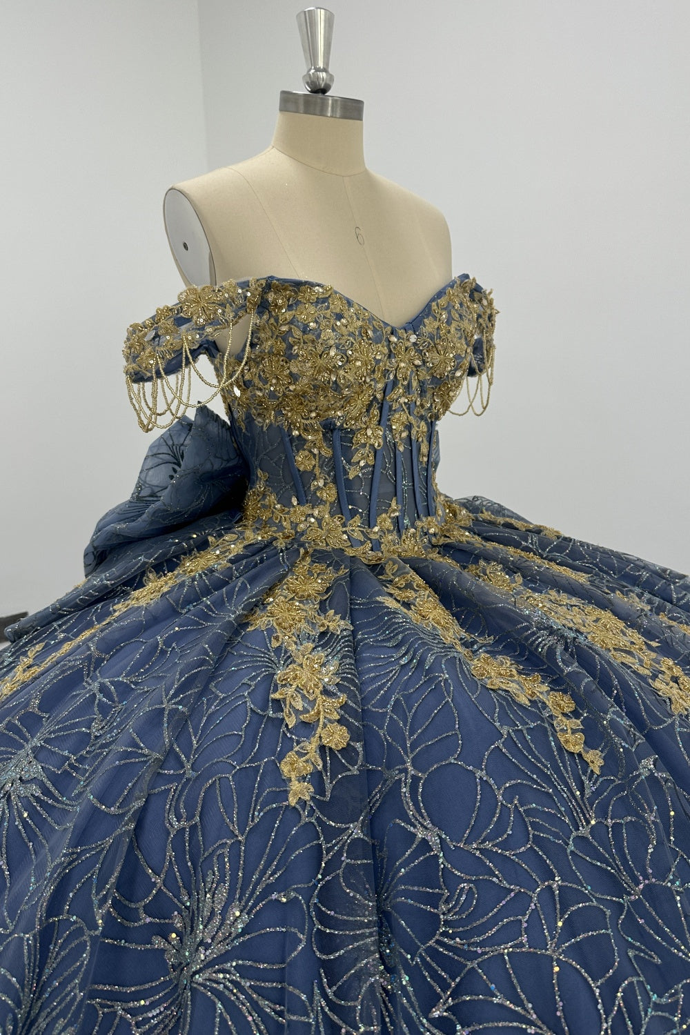 Off Shoulder Sleeveless Beaded Sequins Appliques Detachable Train Ruffles Bow Knot Haze Blue Quinceañera Dress Y1008