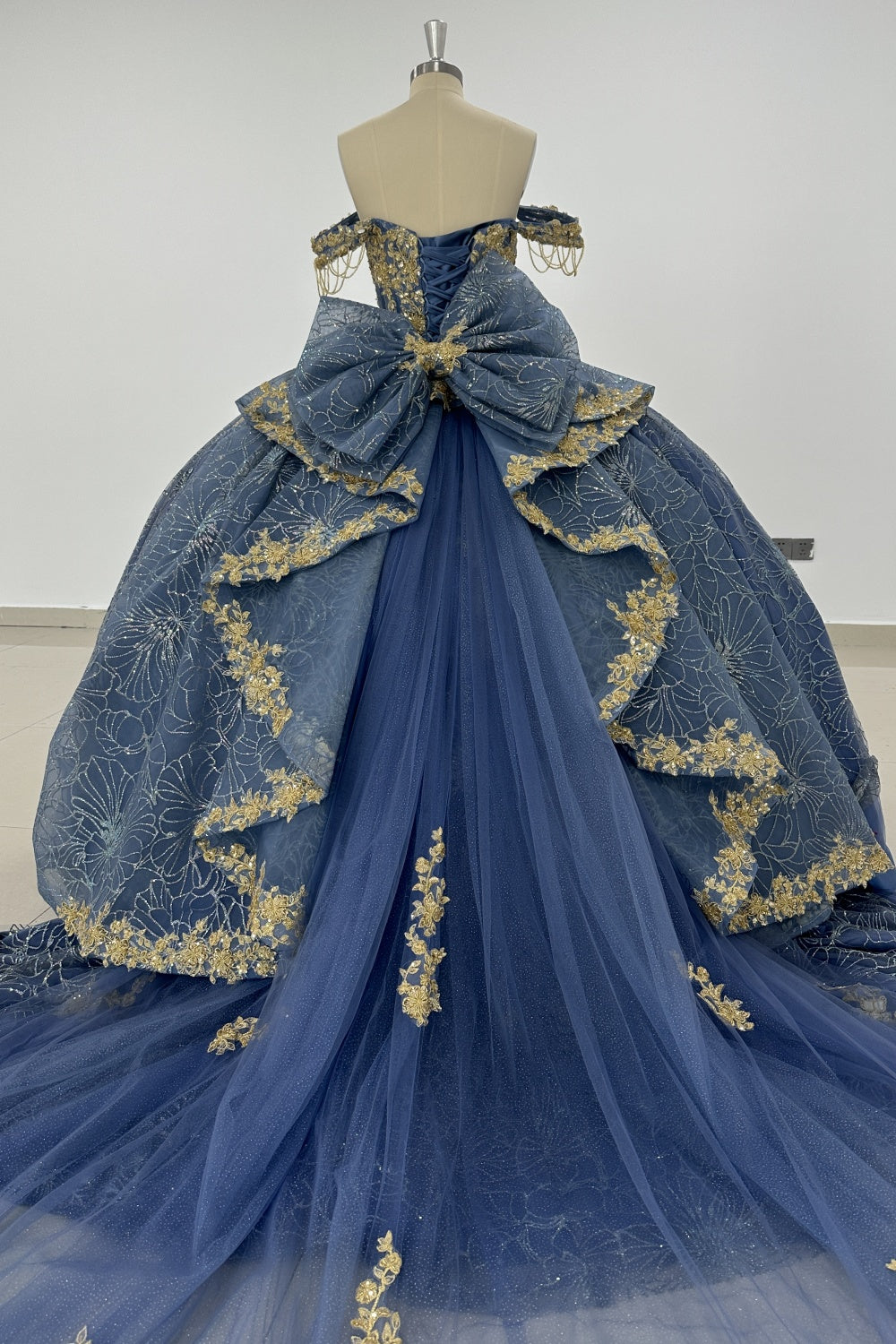 Off Shoulder Sleeveless Beaded Sequins Appliques Detachable Train Ruffles Bow Knot Haze Blue Quinceañera Dress Y1008