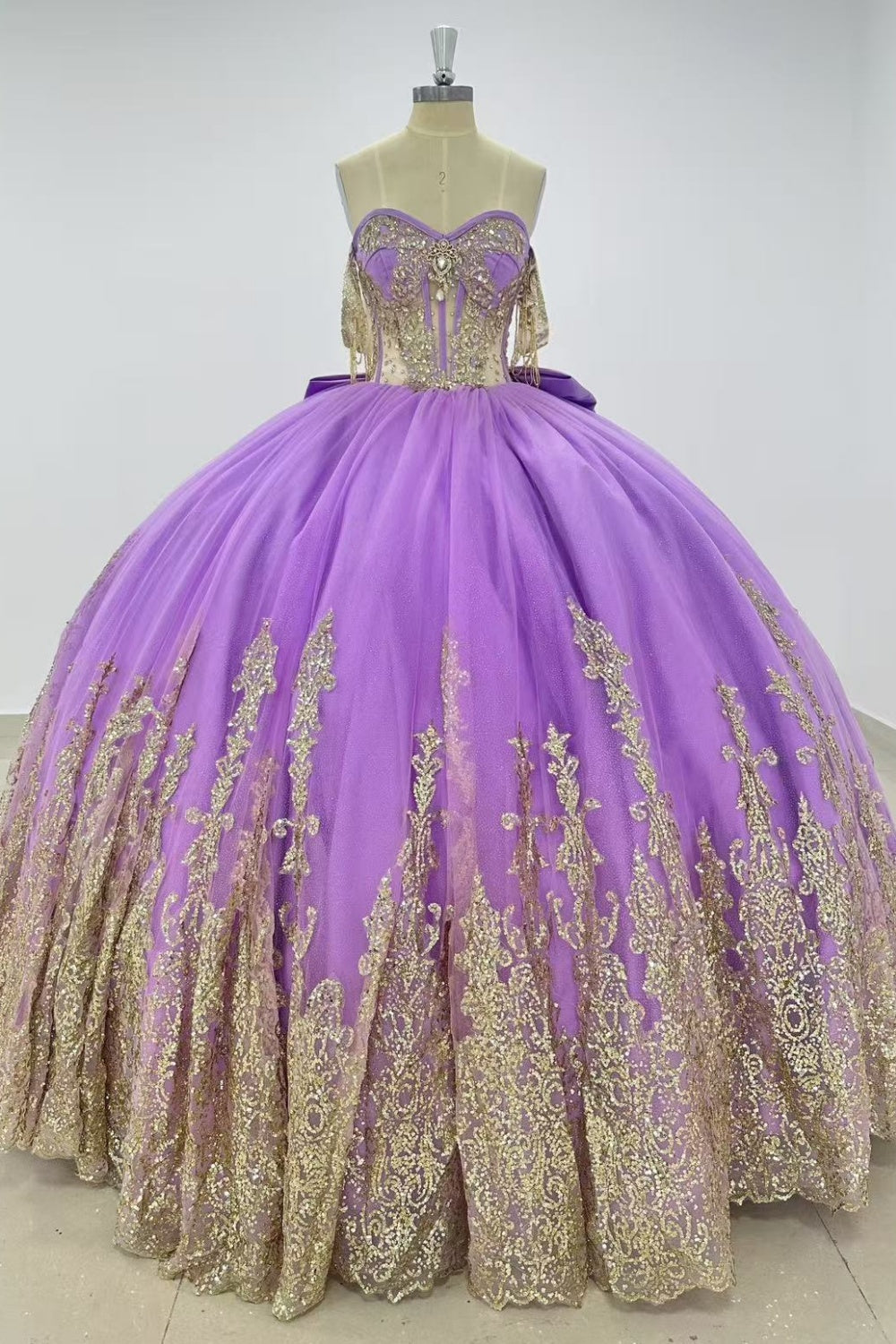 Off Shoulder Sleeveless Sequins Beaded Gold Appliques Bow Knot Purple Quinceañera Dress Y1010
