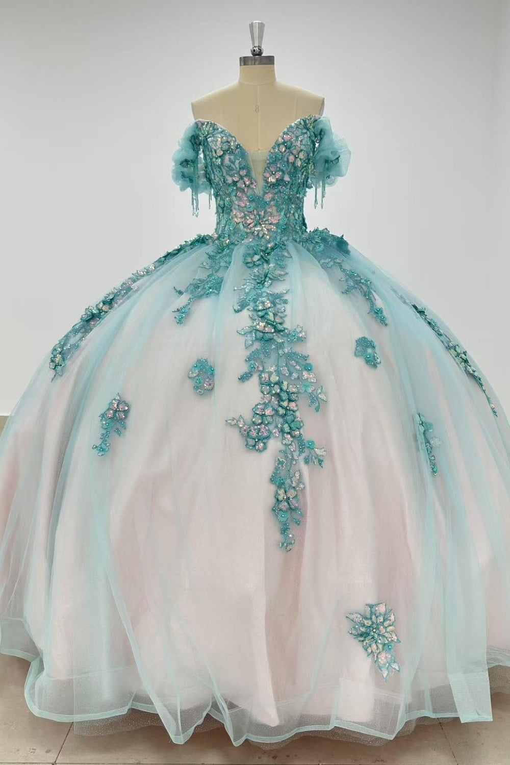 Off Shoulder Sleeveless Beaded Sequins Appliques Blue Quinceañera Dress Y1012
