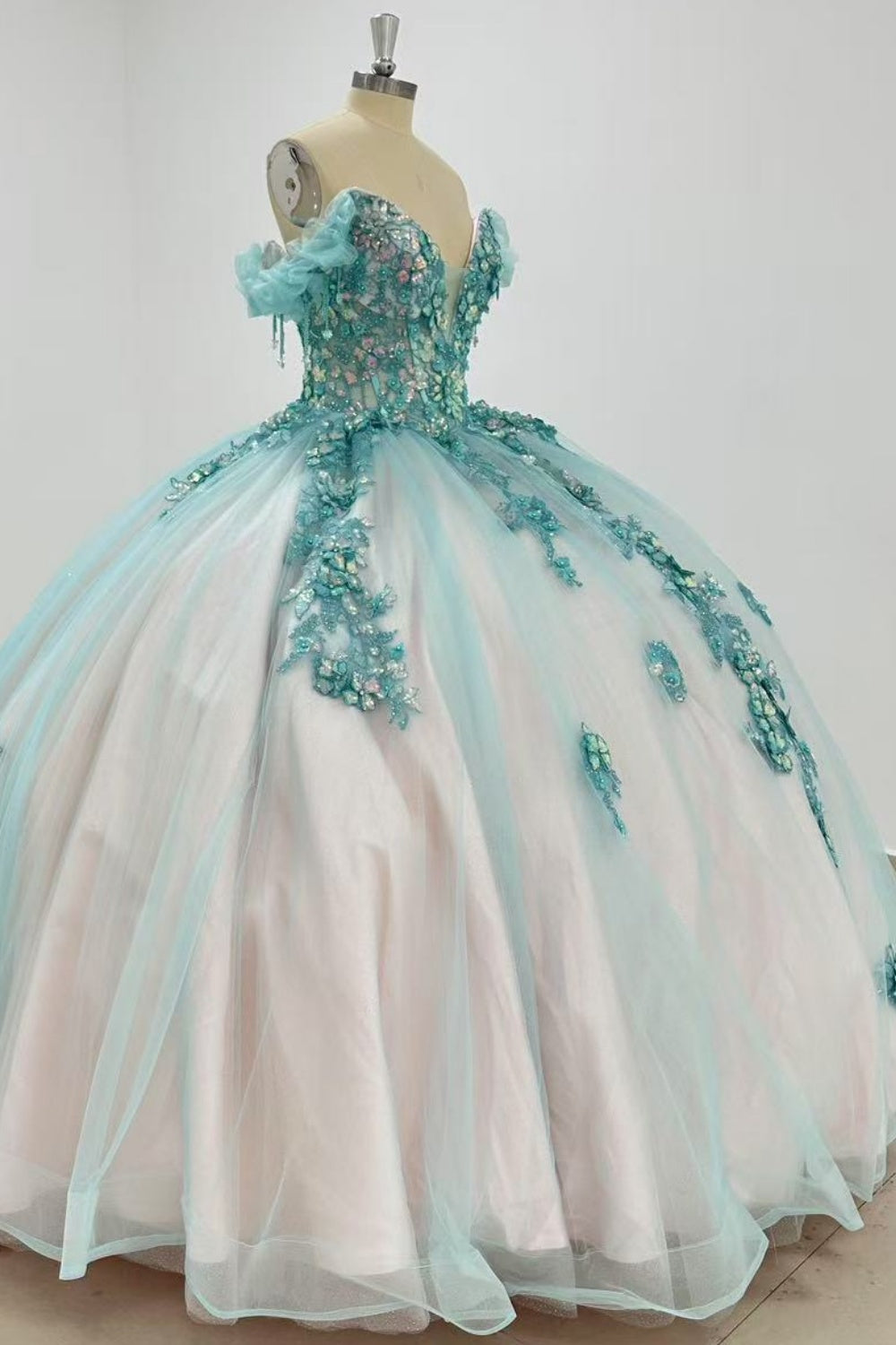 Off Shoulder Sleeveless Beaded Sequins Appliques Blue Quinceañera Dress Y1012