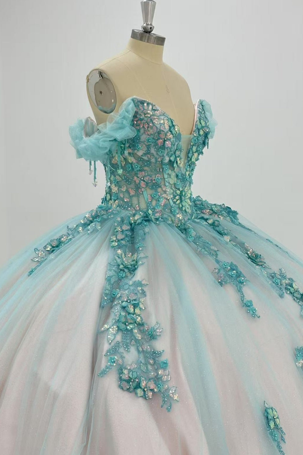 Off Shoulder Sleeveless Beaded Sequins Appliques Blue Quinceañera Dress Y1012