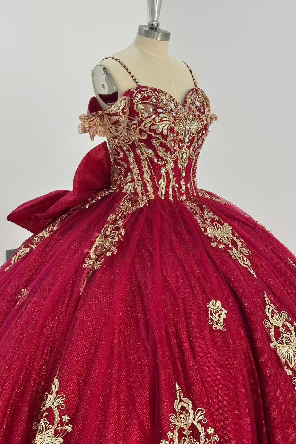 Off Shoulder Spaghetti Straps Sleeveless Beaded Gold Appliques Bow Knot Burgundy Quinceañera Dress Y1015