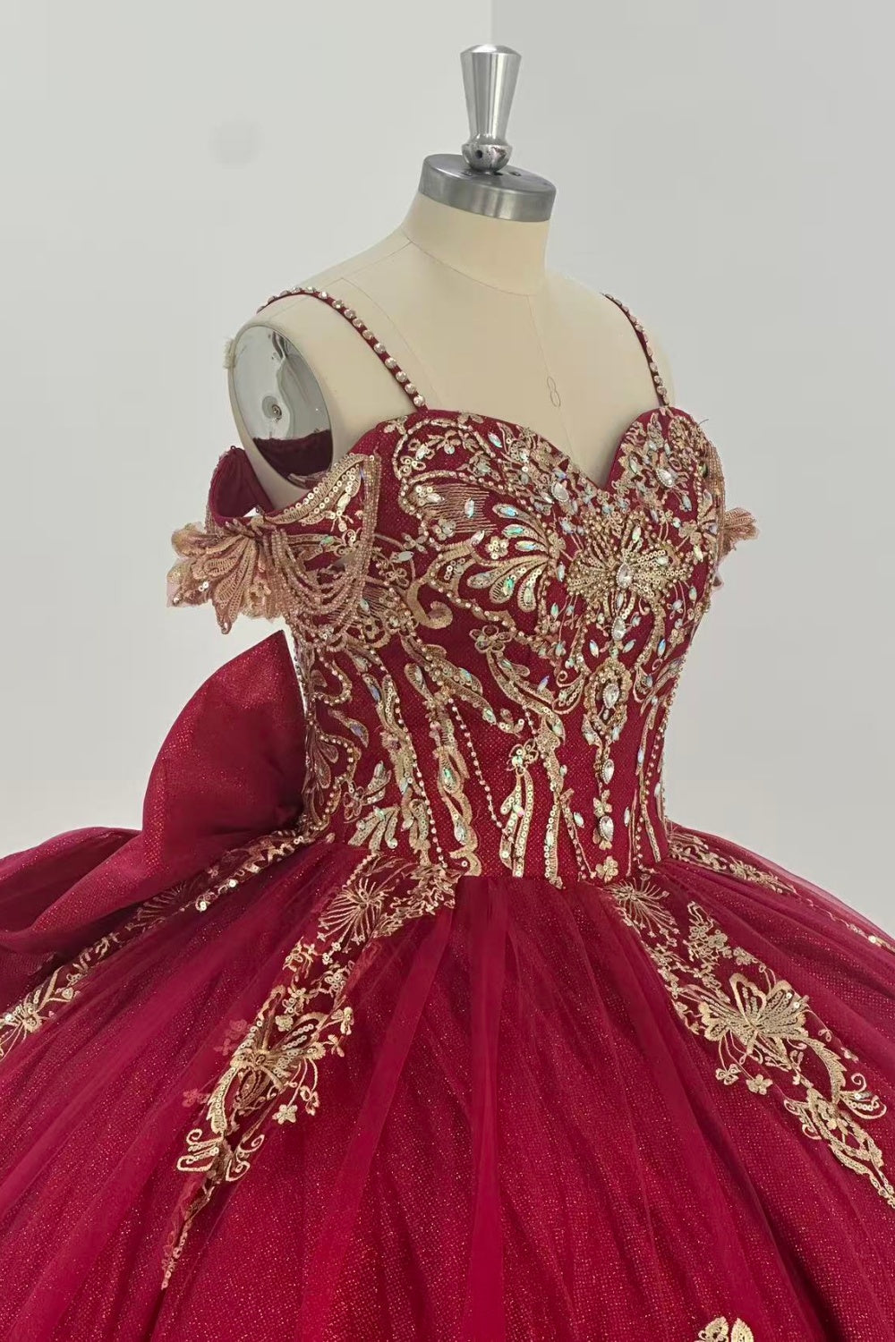 Off Shoulder Spaghetti Straps Sleeveless Beaded Gold Appliques Bow Knot Burgundy Quinceañera Dress Y1015