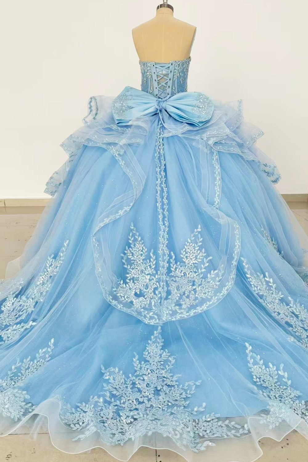 Sweetheart Sleeveless Beaded Appliques Ruffles Tiered Bow Knot Baby Blue Quinceañera Dress Y1016