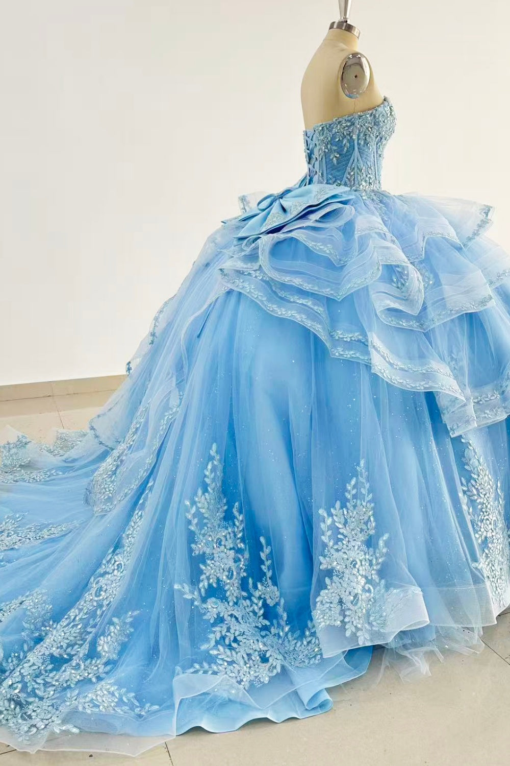 Sweetheart Sleeveless Beaded Appliques Ruffles Tiered Bow Knot Baby Blue Quinceañera Dress Y1016