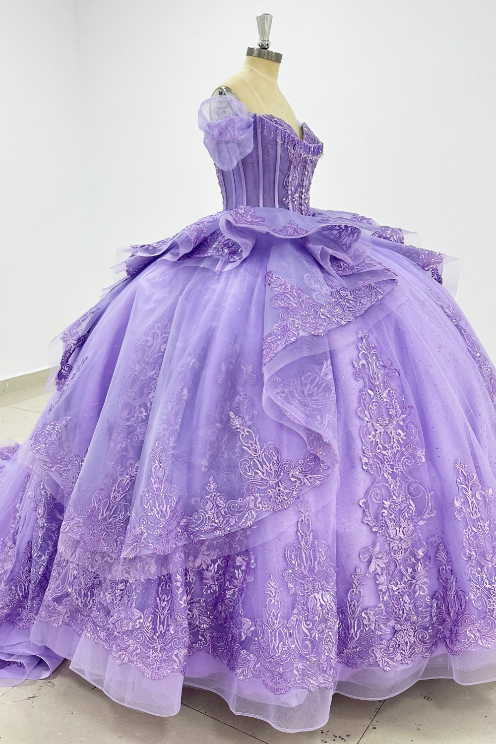 Off Shoulder Sleeveless Two Piece Beaded Sequins Appliques Ruffles Lilac Quinceañera Dress Y1017
