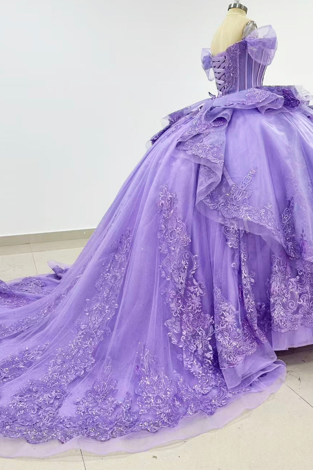 Off Shoulder Sleeveless Two Piece Beaded Sequins Appliques Ruffles Lilac Quinceañera Dress Y1017