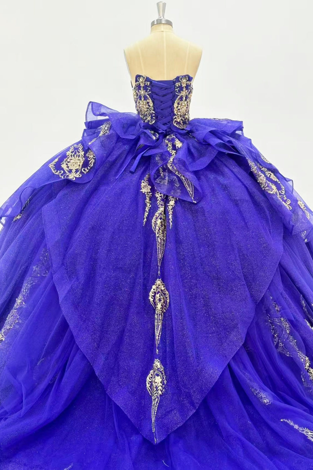 Sweetheart Sleeveless Gold Sequins Appliques Ruffles Tiered Dark Purple Quinceañera Dress Y1019
