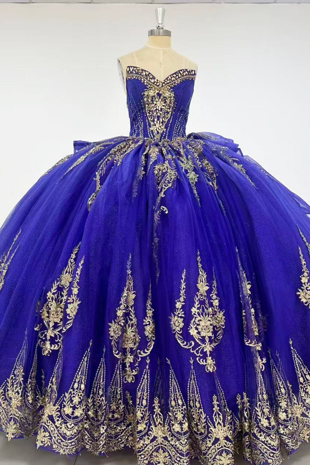 Sweetheart Sleeveless Gold Sequins Appliques Ruffles Tiered Dark Purple Quinceañera Dress Y1019