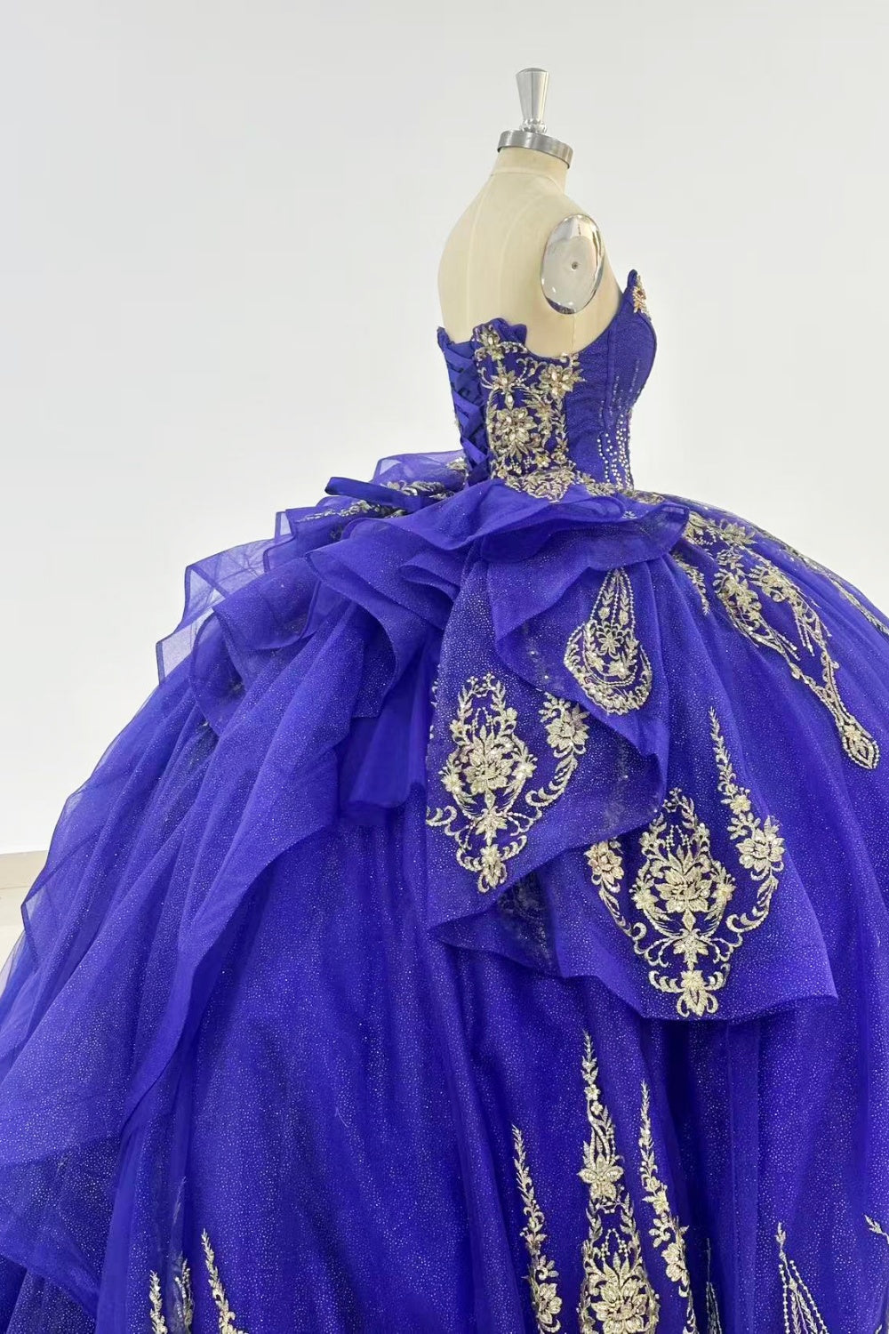 Sweetheart Sleeveless Gold Sequins Appliques Ruffles Tiered Dark Purple Quinceañera Dress Y1019