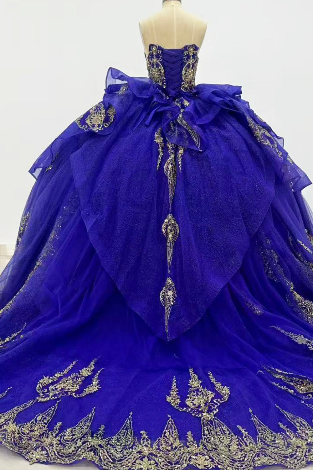 Sweetheart Sleeveless Gold Sequins Appliques Ruffles Tiered Dark Purple Quinceañera Dress Y1019