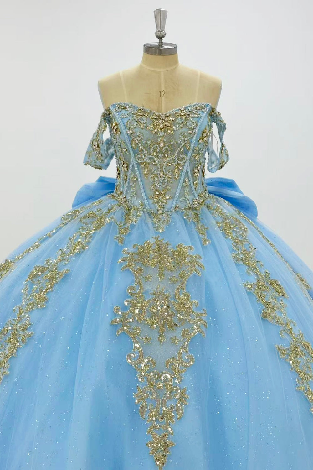 Off Shoulder Sleeveless Beaded Gold Sequins Appliques Ruffles Bow Knot Baby Blue Quinceañera Dress Y1020