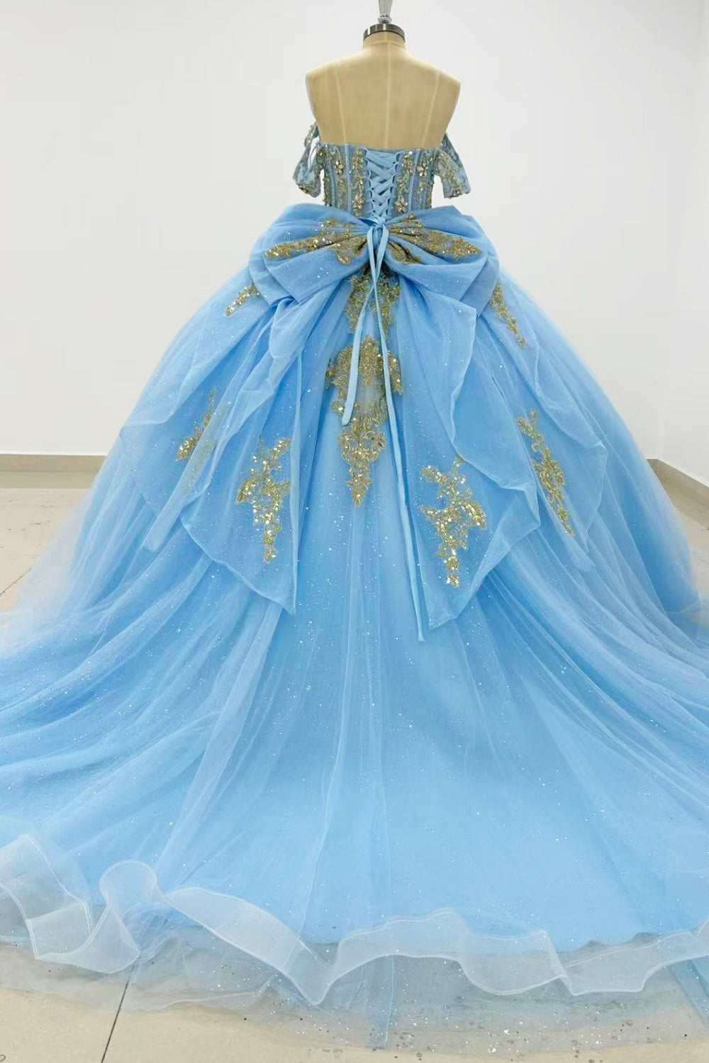 Off Shoulder Sleeveless Beaded Gold Sequins Appliques Ruffles Bow Knot Baby Blue Quinceañera Dress Y1020