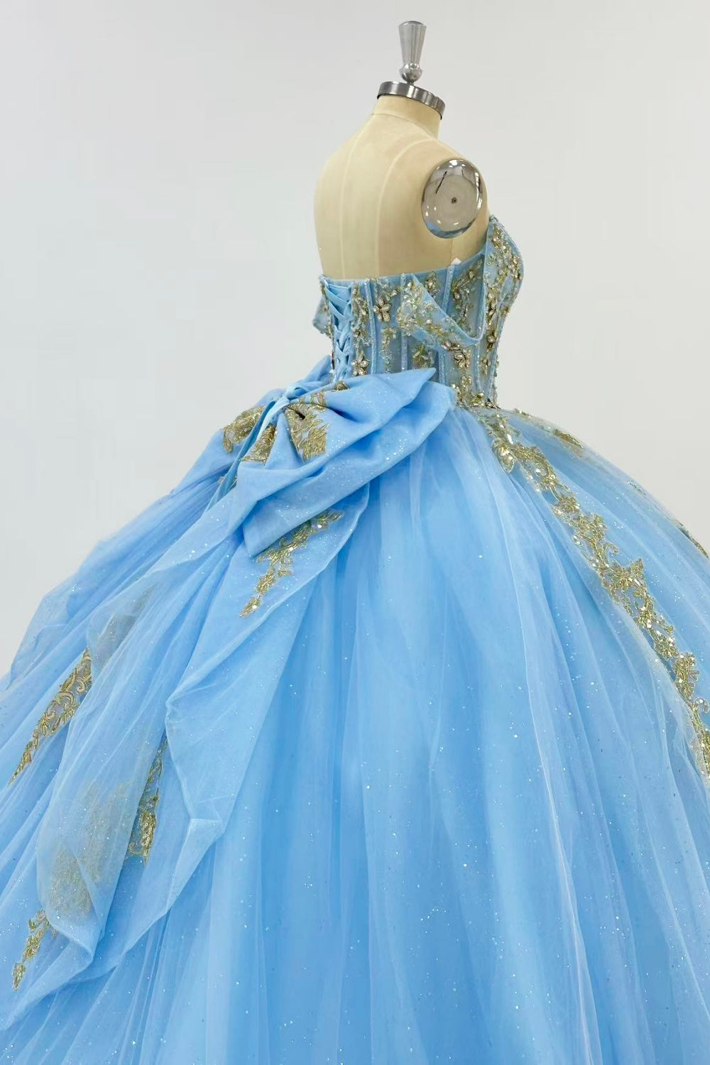 Off Shoulder Sleeveless Beaded Gold Sequins Appliques Ruffles Bow Knot Baby Blue Quinceañera Dress Y1020