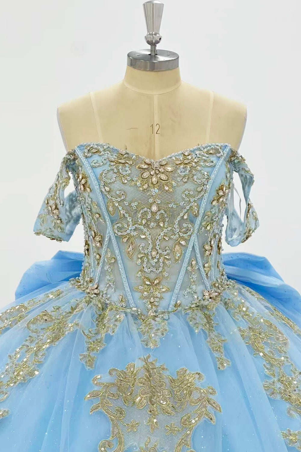 Off Shoulder Sleeveless Beaded Gold Sequins Appliques Ruffles Bow Knot Baby Blue Quinceañera Dress Y1020