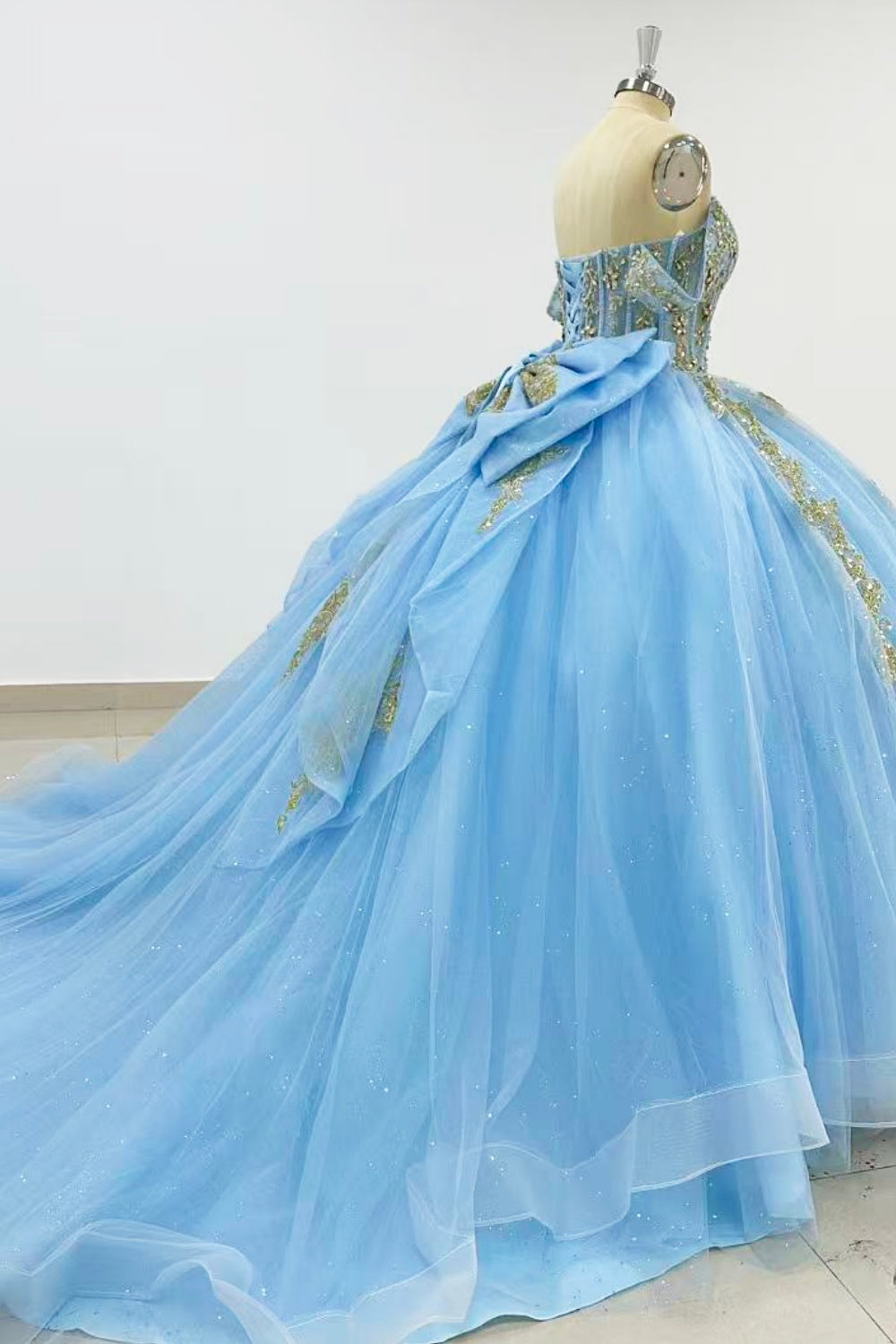 Off Shoulder Sleeveless Beaded Gold Sequins Appliques Ruffles Bow Knot Baby Blue Quinceañera Dress Y1020