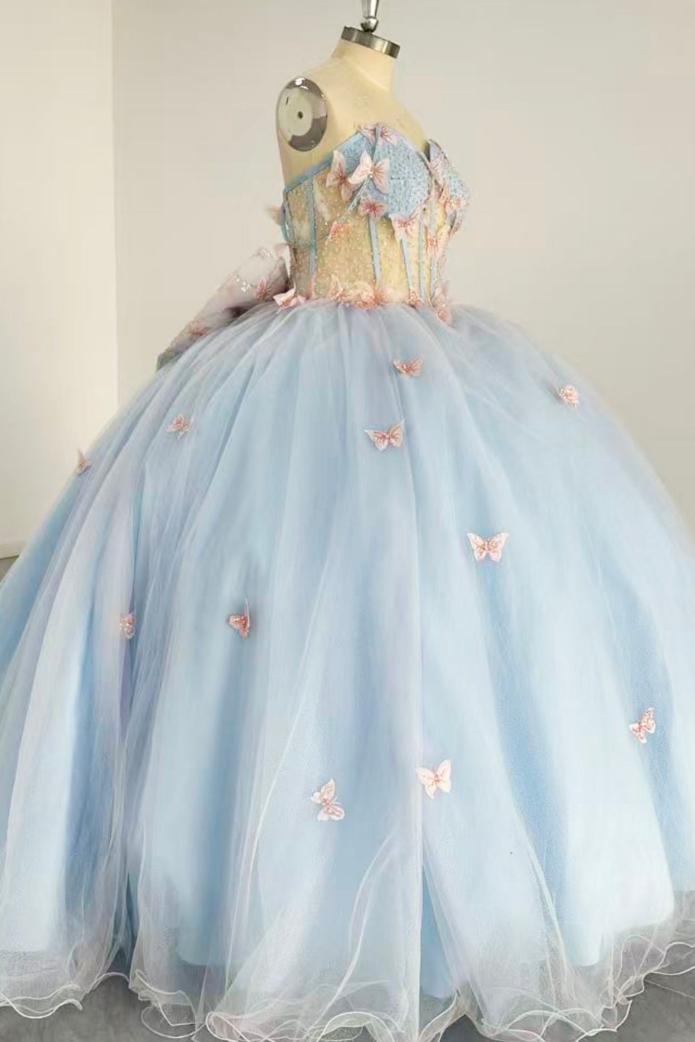 Off Shoulder Sleeveless Beaded 3D Butterfly Appliques Bow Knot Baby Blue Quinceañera Dress Y1023