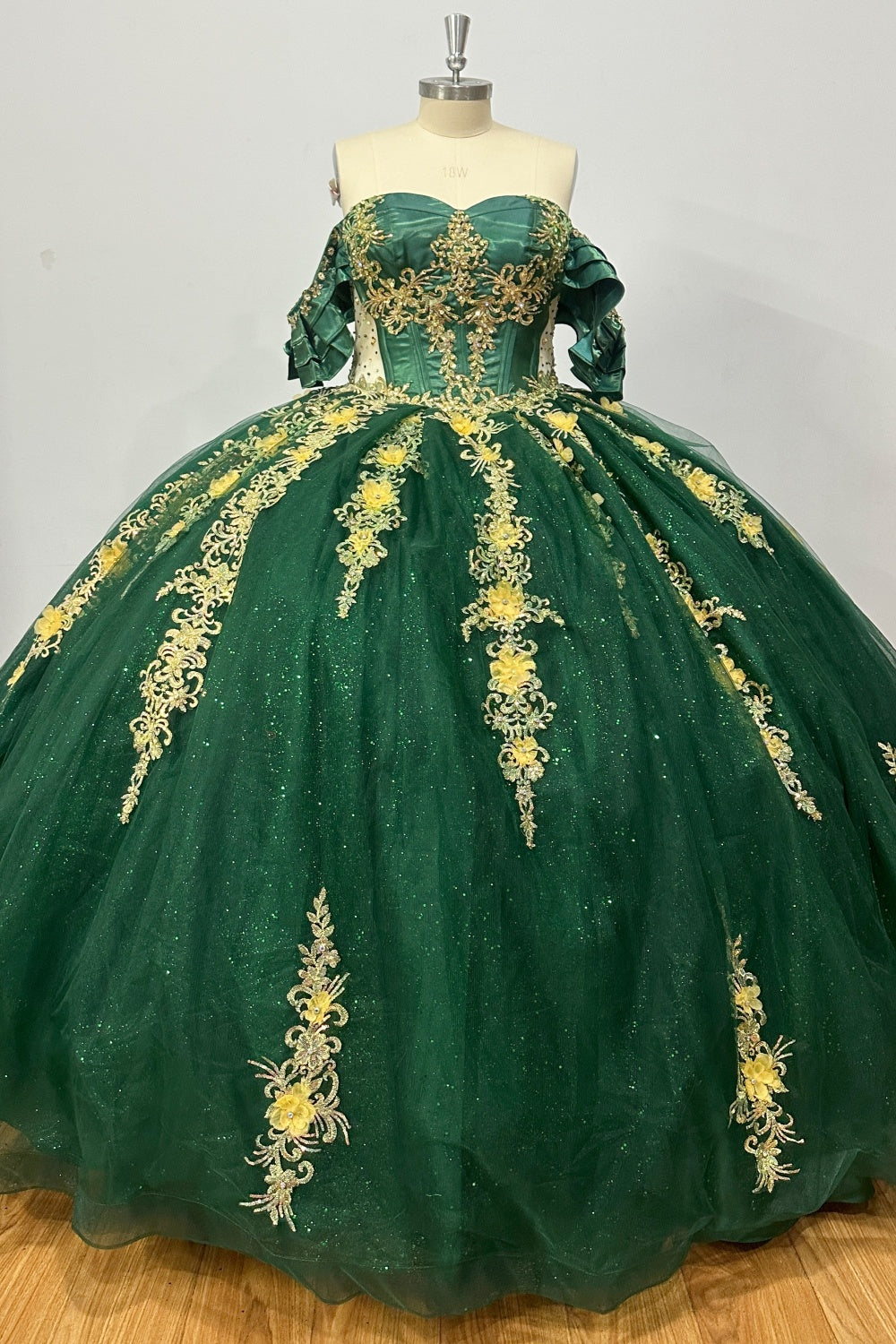 Off Shoulder Sleeveless Beaded 3D Flower Gold Appliques Ruffles Bow Knot Dark Green Quinceañera Dress Y1030