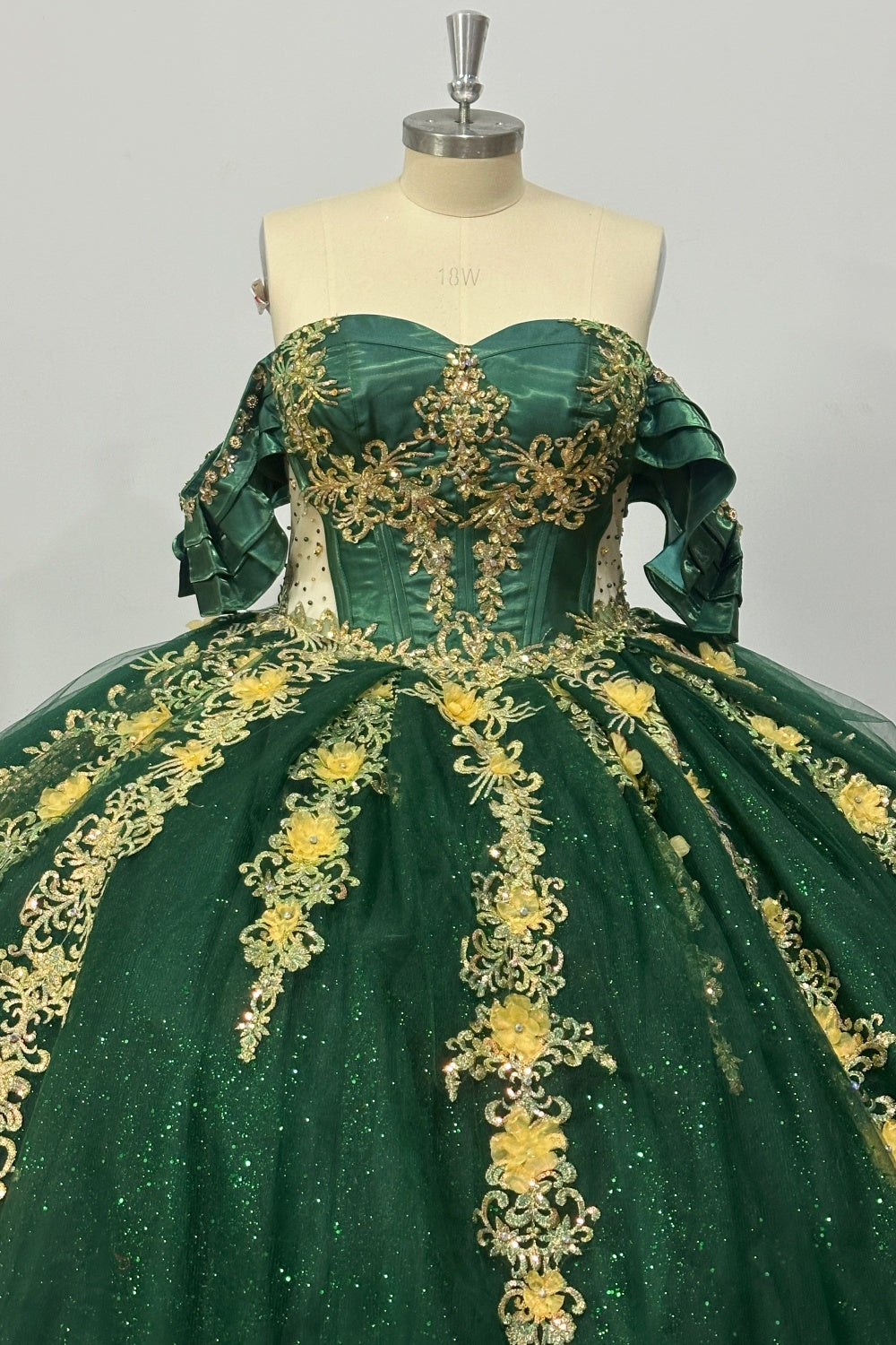 Off Shoulder Sleeveless Beaded 3D Flower Gold Appliques Ruffles Bow Knot Dark Green Quinceañera Dress Y1030