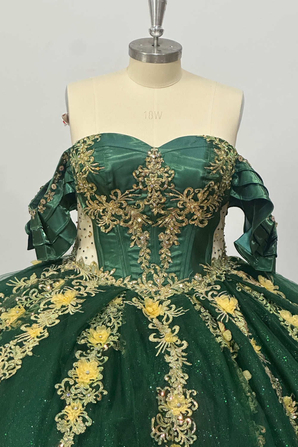 Off Shoulder Sleeveless Beaded 3D Flower Gold Appliques Ruffles Bow Knot Dark Green Quinceañera Dress Y1030