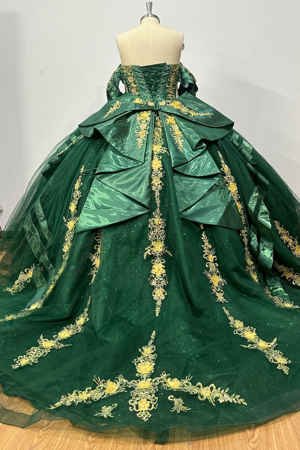 Off Shoulder Sleeveless Beaded 3D Flower Gold Appliques Ruffles Bow Knot Dark Green Quinceañera Dress Y1030
