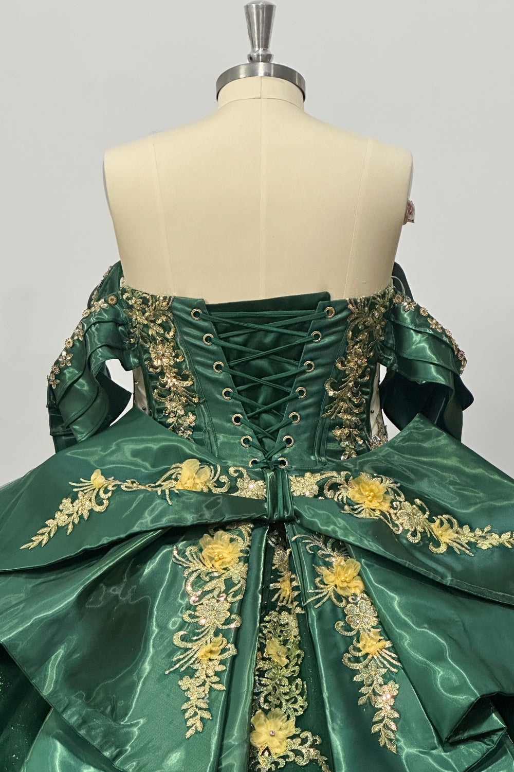 Off Shoulder Sleeveless Beaded 3D Flower Gold Appliques Ruffles Bow Knot Dark Green Quinceañera Dress Y1030