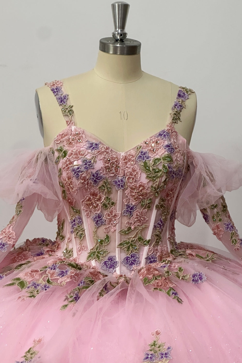 Vestido de Quinceañera Azul Marino con Lentejuelas, Apliques de Cuentas, Brillos y Escote Bardot YQ1055