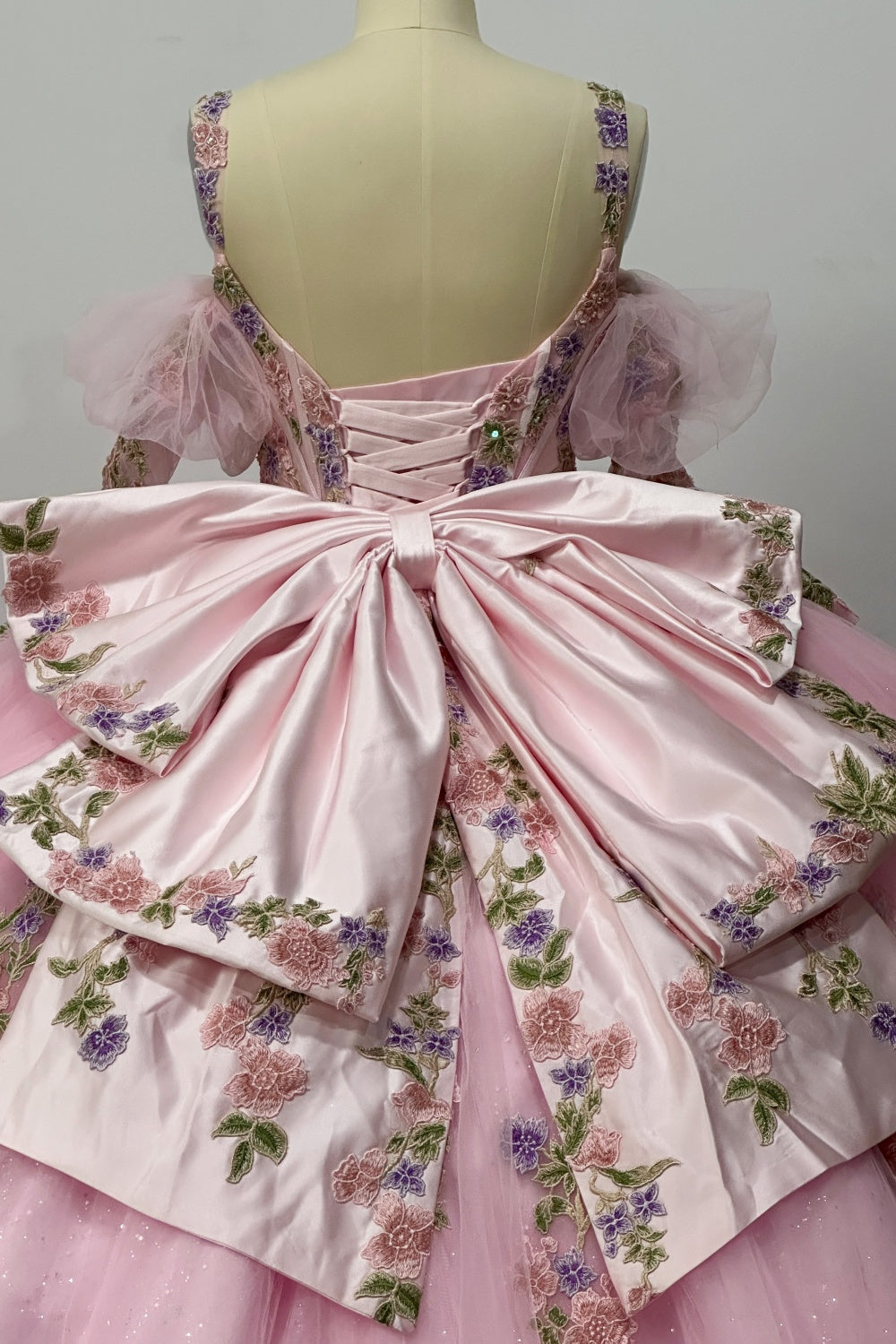 Vestido de Quinceañera Azul Marino con Lentejuelas, Apliques de Cuentas, Brillos y Escote Bardot YQ1055