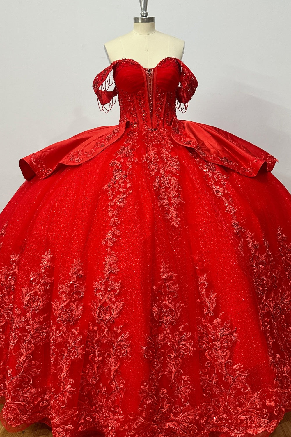 Vestido de Quinceañera Azul Marino con Lentejuelas, Apliques de Cuentas, Brillos y Escote Bardot YQ1055