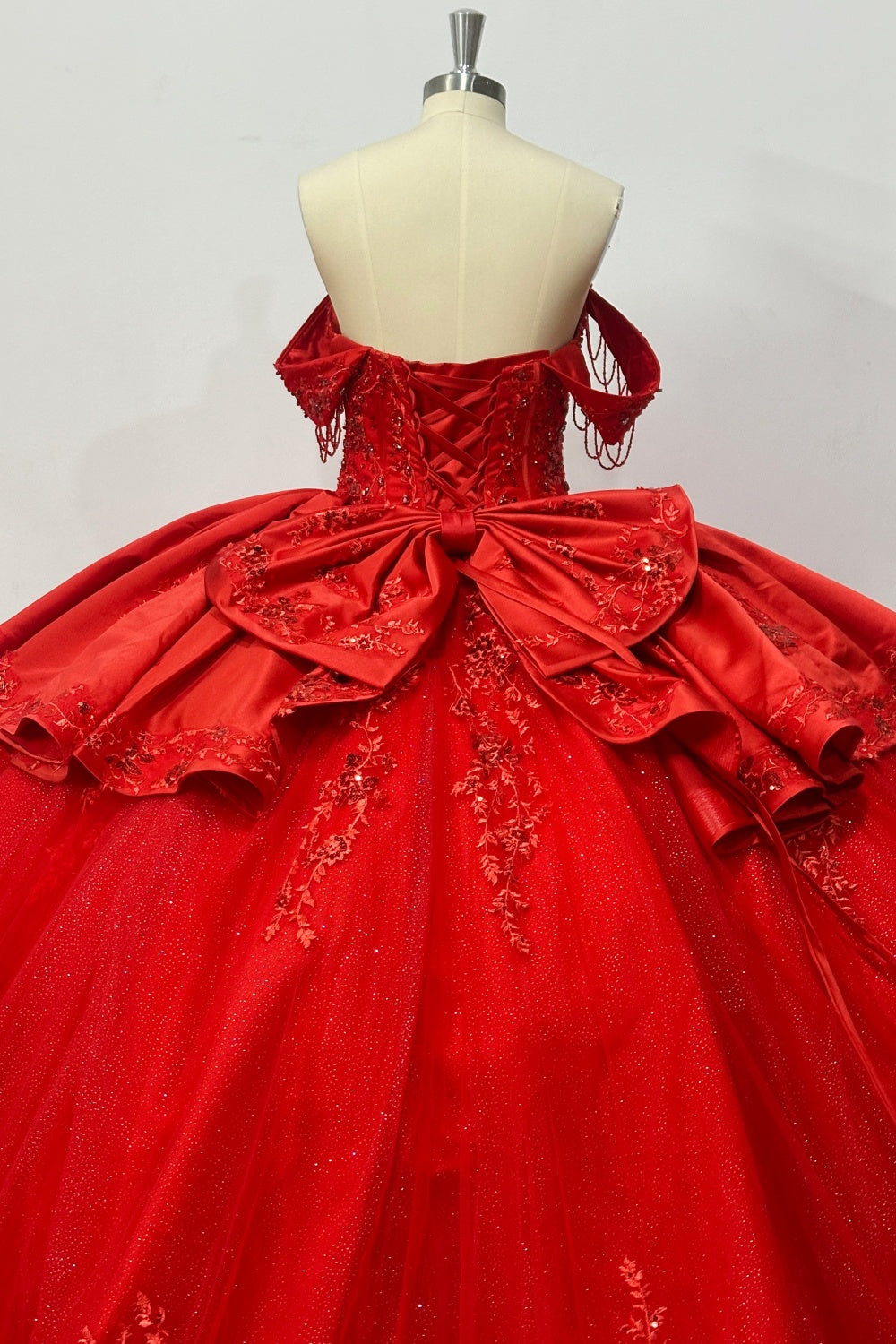 Vestido de Quinceañera Azul Marino con Lentejuelas, Apliques de Cuentas, Brillos y Escote Bardot YQ1055