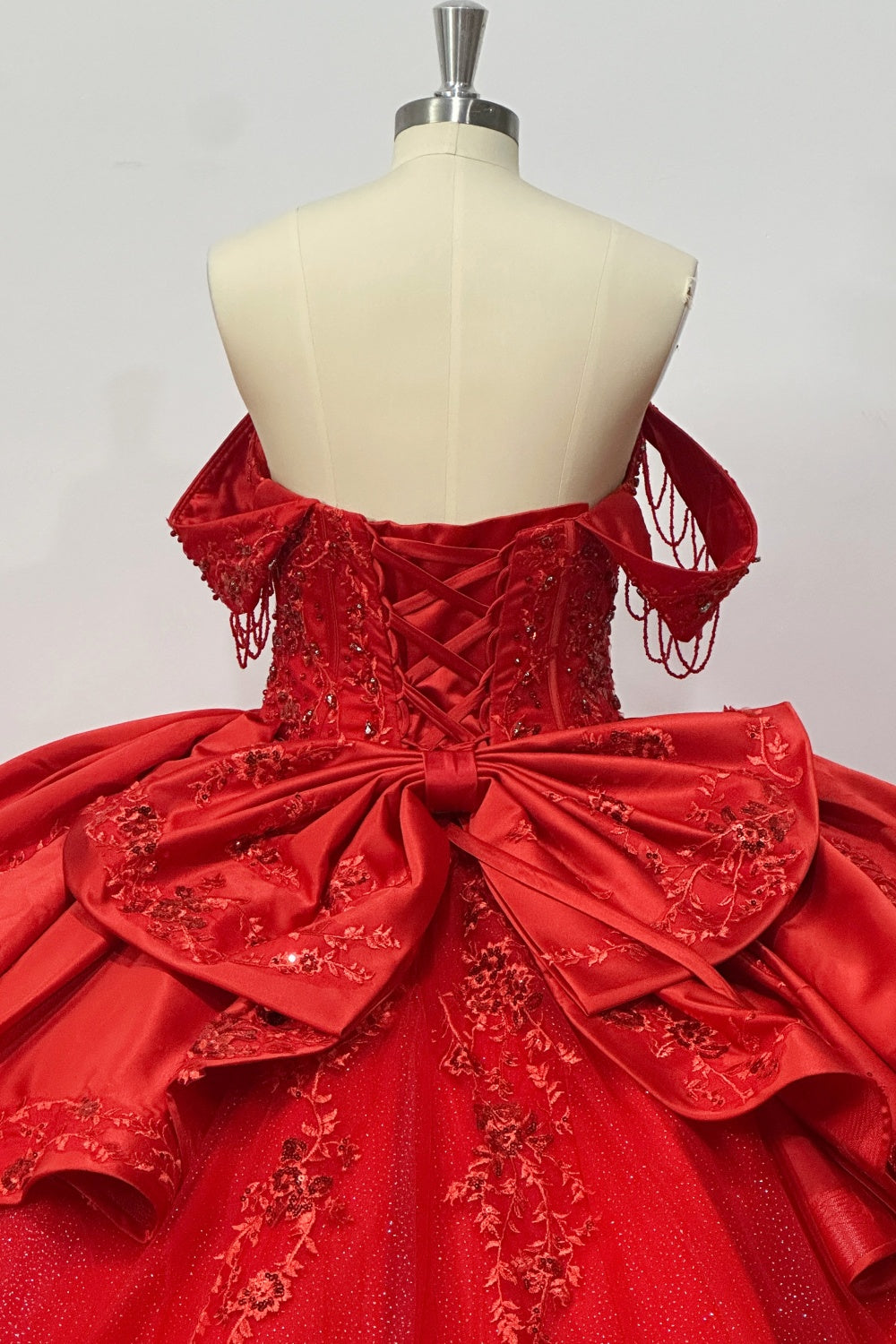 Vestido de Quinceañera Azul Marino con Lentejuelas, Apliques de Cuentas, Brillos y Escote Bardot YQ1055