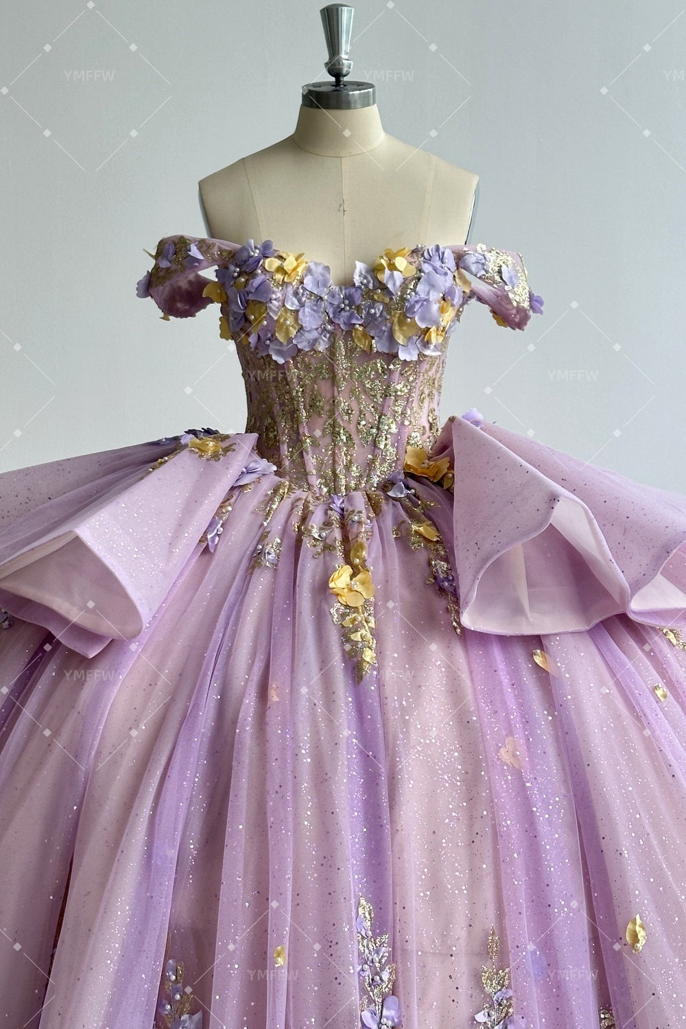 Vestido de Quinceañera Azul Marino con Lentejuelas, Apliques de Cuentas, Brillos y Escote Bardot YQ1055