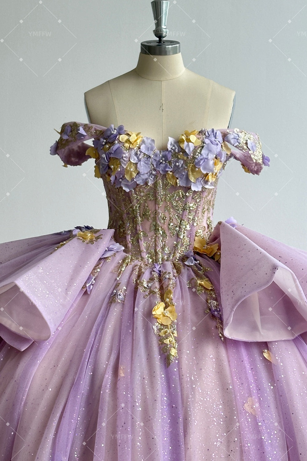 Vestido de Quinceañera Azul Marino con Lentejuelas, Apliques de Cuentas, Brillos y Escote Bardot YQ1055