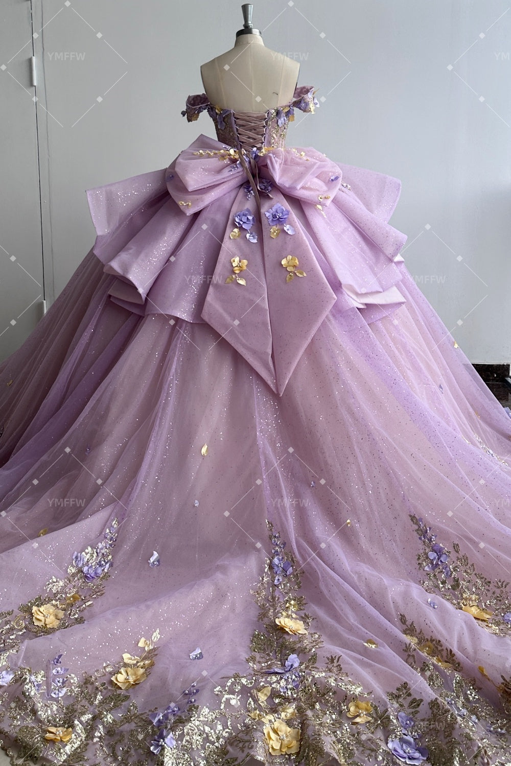 Vestido de Quinceañera Azul Marino con Lentejuelas, Apliques de Cuentas, Brillos y Escote Bardot YQ1055