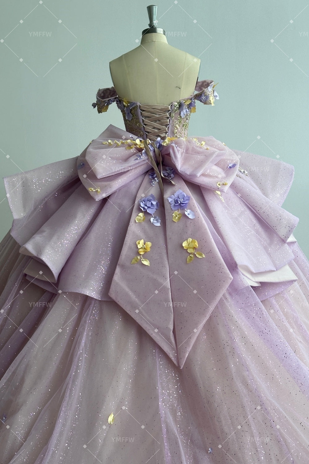 Vestido de Quinceañera Azul Marino con Lentejuelas, Apliques de Cuentas, Brillos y Escote Bardot YQ1055