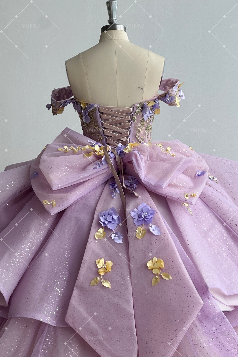 Vestido de Quinceañera Azul Marino con Lentejuelas, Apliques de Cuentas, Brillos y Escote Bardot YQ1055