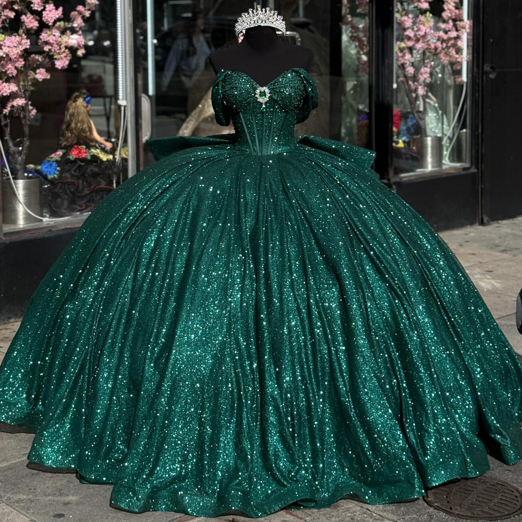 Vestido de quinceañera YQ1003 sin mangas con hombros descubiertos, abalorios de cristal y fruncido con purpurina