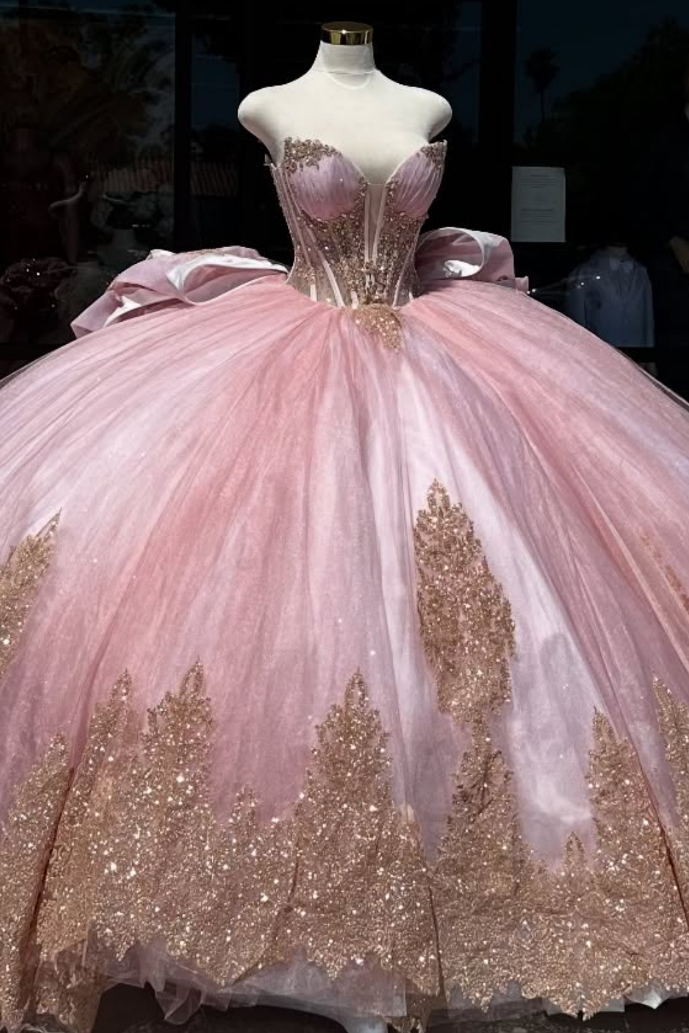 Sweetheart Sleeveless Beaded Gold Appliques Bow Knot Pink Quinceañera Dress YQ1006