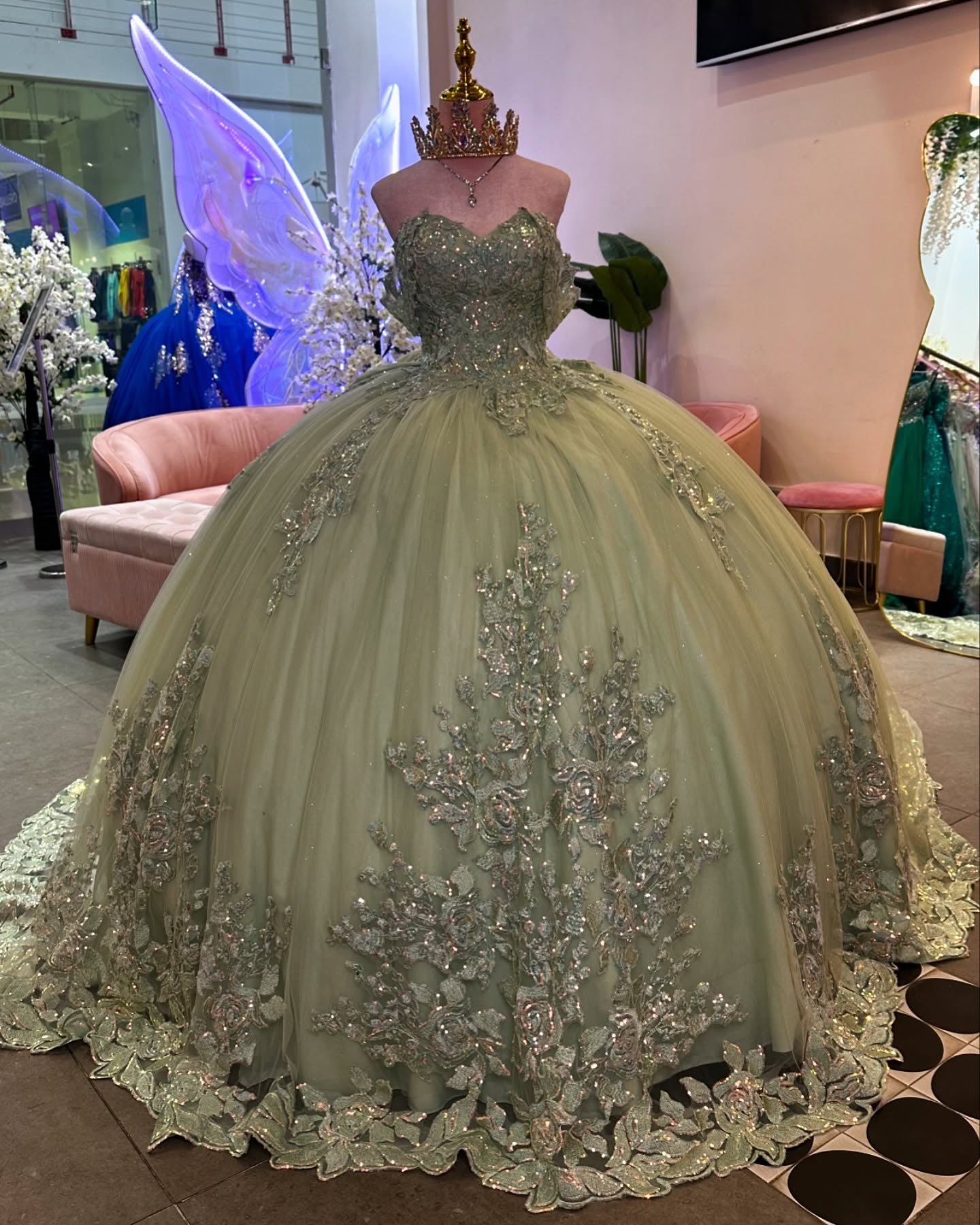 Vestido de quinceañera YQ1011 sin hombros, sin mangas, con nudo de lazo y apliques de lentejuelas.