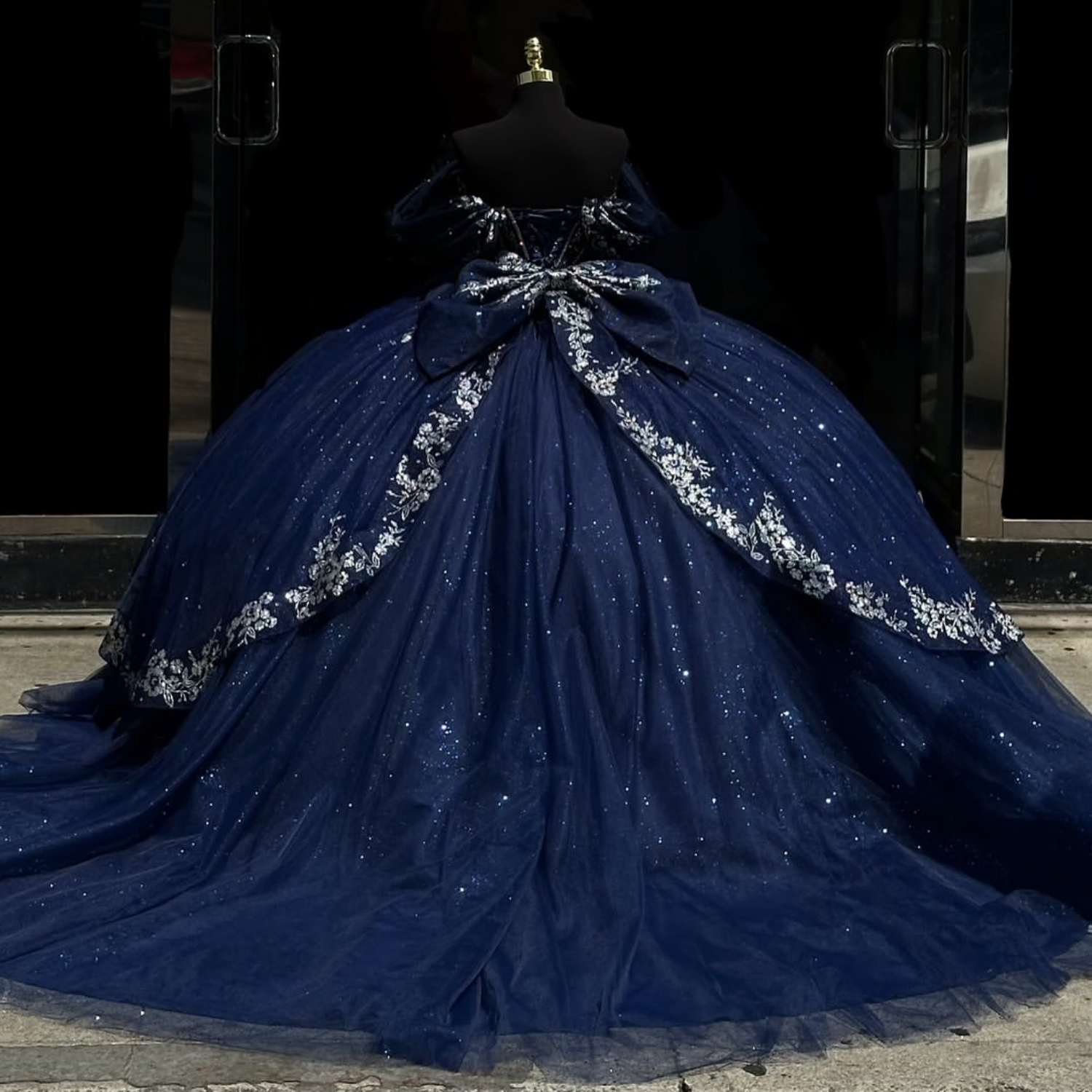 Vestido de Quinceañera Azul Marino Oscuro sin Hombros sin Mangas con Apliques Plateados de Cuentas YQ1014