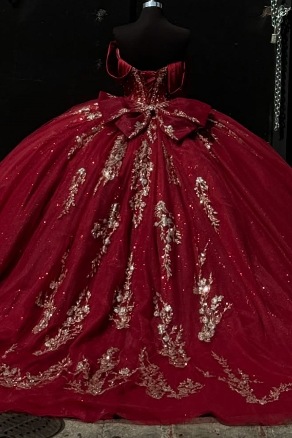 Vestidos de quinceañera YQ1020 con lentejuelas doradas, hombros descubiertos, sin mangas y lazo
