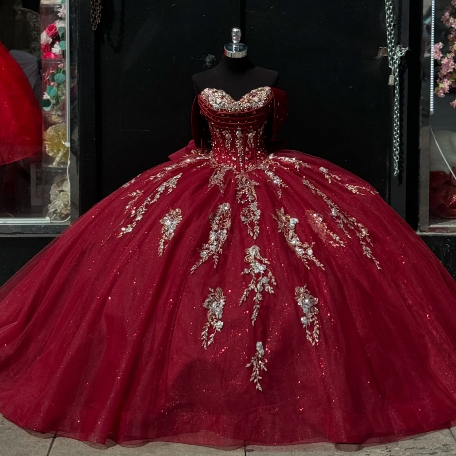 Vestidos de quinceañera YQ1020 con lentejuelas doradas, hombros descubiertos, sin mangas y lazo