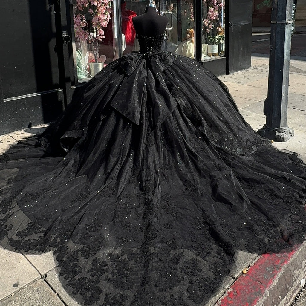 Vestido de Quinceañera Negro con Nudo de Lazo, Apliques de Encaje y Cuentas sin Mangas con Escote Corazón YQ1021