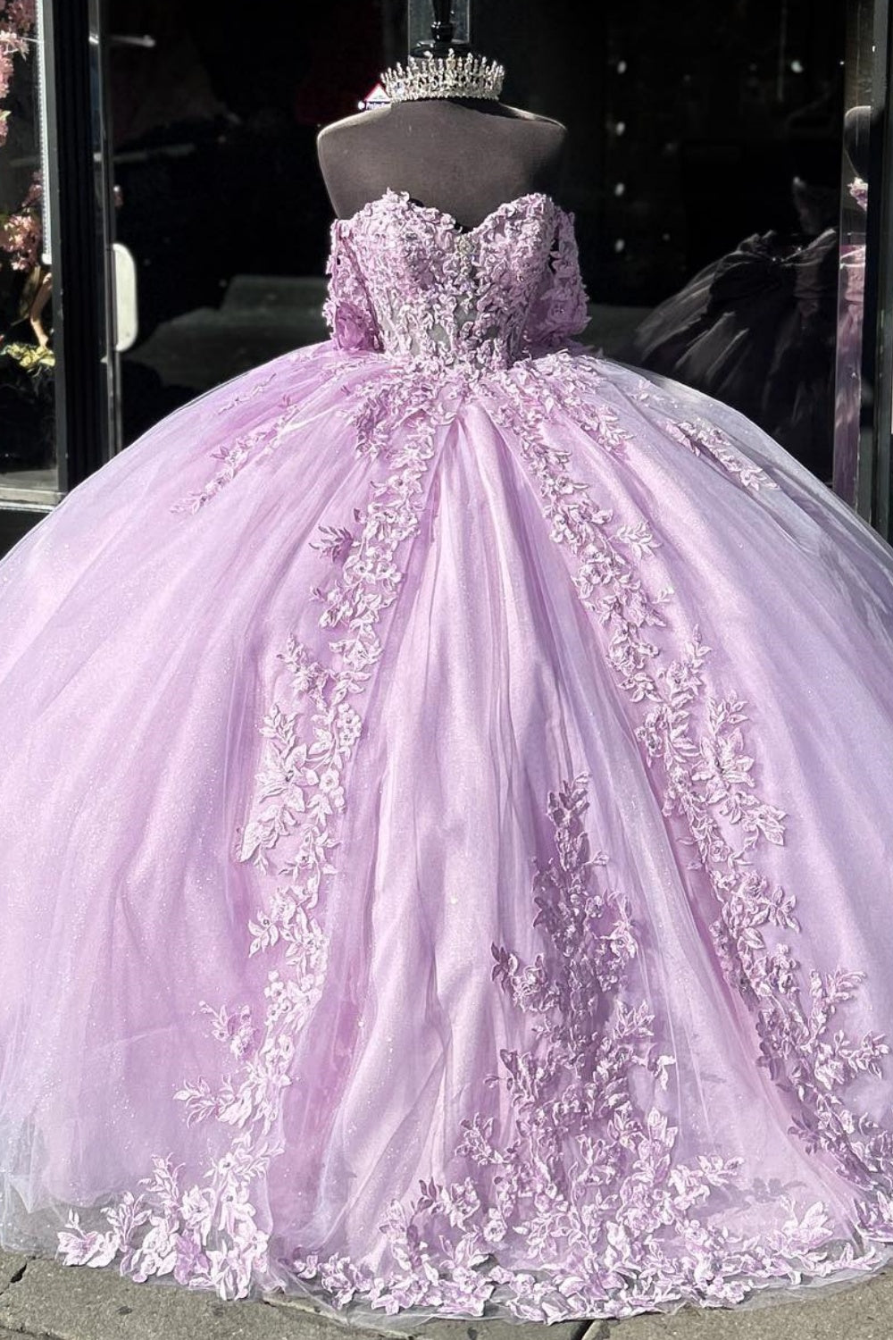 Vestido de Quinceañera Lila con Hombros Descubiertos, Sin Mangas, Plisado, con Aplicaciones y Lazo YQ1025