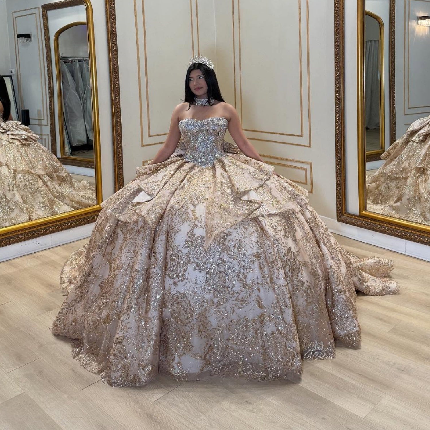 Vestido de Quinceañera YQ1029 sin Tirantes, sin Mangas, con Cuentas, Volantes, Purpurina Dorada y Lazo