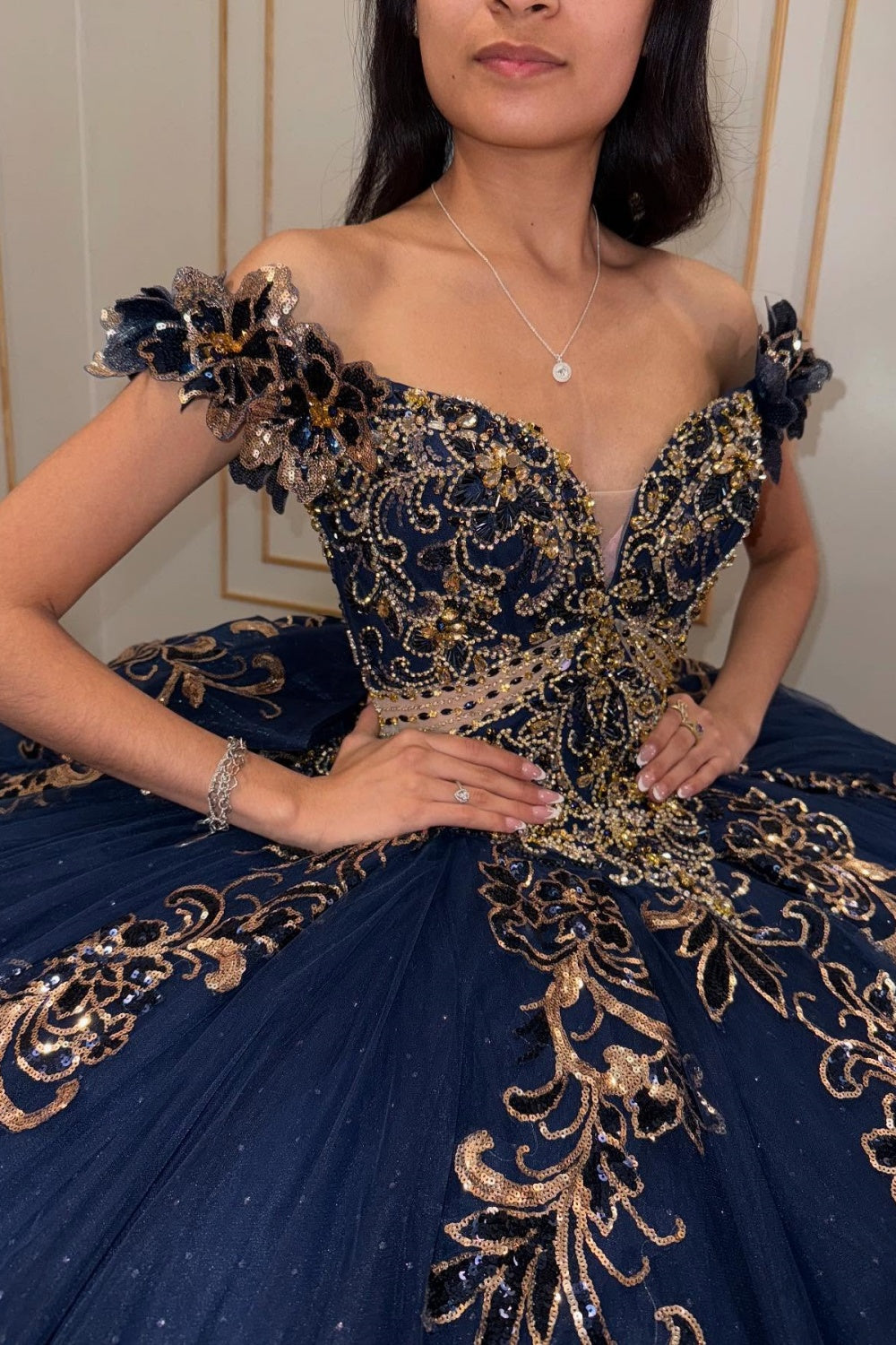Off Shoulder Sleeveless Beaded Sequins Appliques Bow Knot Quinceañera Dress YQ1033